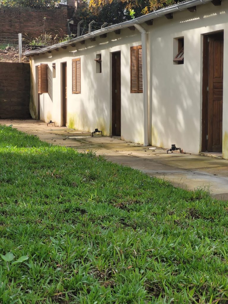 Casa de Alvenaria e 4 kitnets