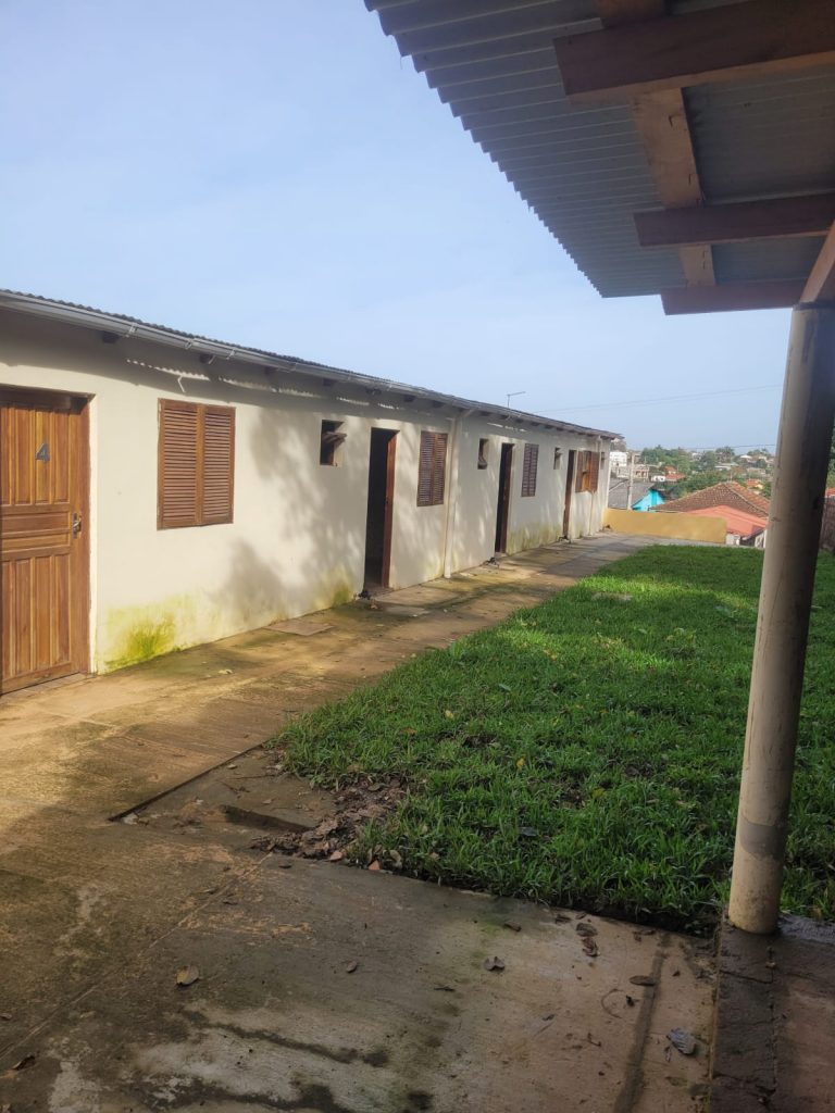 Casa de Alvenaria e 4 kitnets