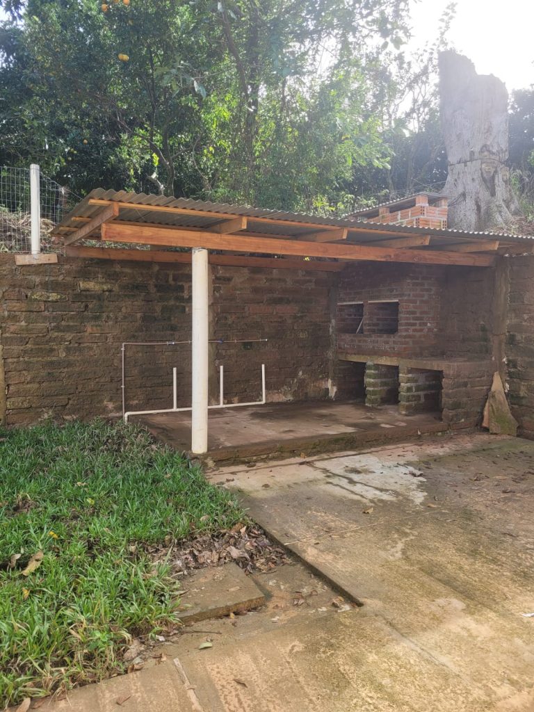 Casa de Alvenaria e 4 kitnets