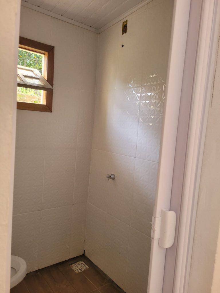 Casa de Alvenaria e 4 kitnets